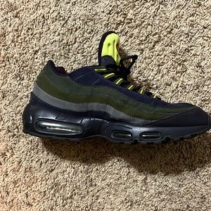 NIKE AIR MAX